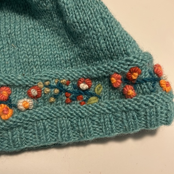 100% Wool Lost Horizons Floral Handmade in Nepal knit Beanie. OS - Picture 6 of 8